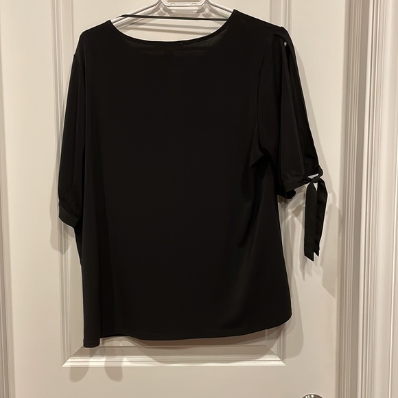 Ladies black top. - Picture 4 of 4